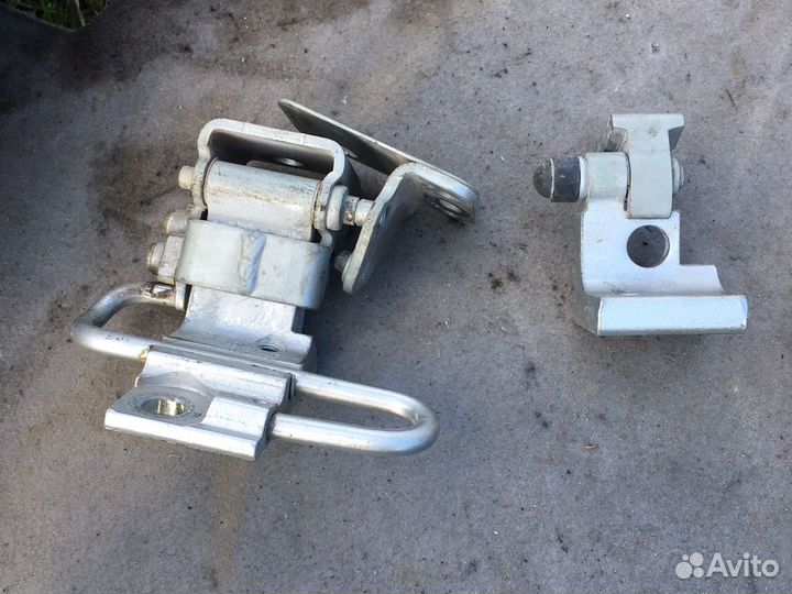 Петля двери Audi Q7