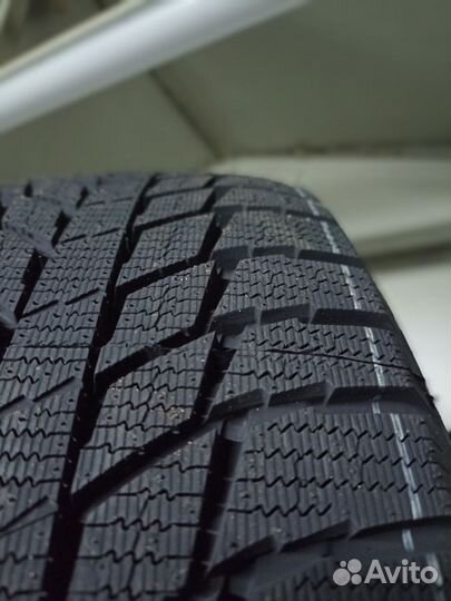 Triangle PL01 245/45 R18 100R