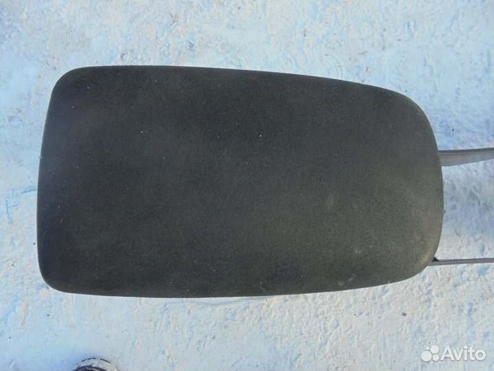 Бардачок между сиденьями Toyota Corolla Fielder