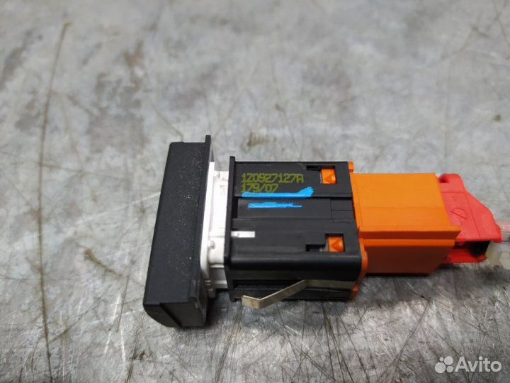 Кнопка системы контроля давления в шинах Skoda