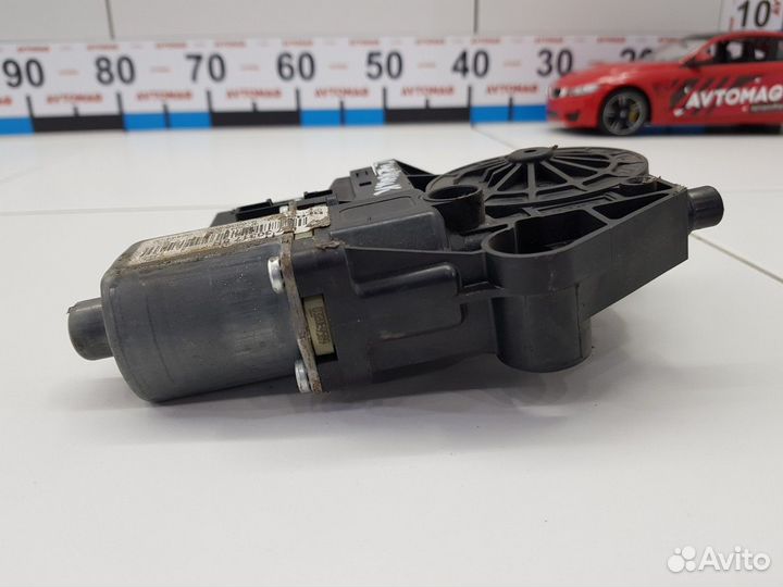 Моторчик стеклоподъемника задний правый