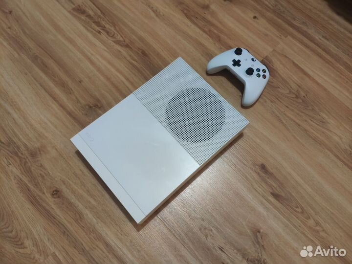 Xbox One S 1tb all digital 250 игр по Gamepass