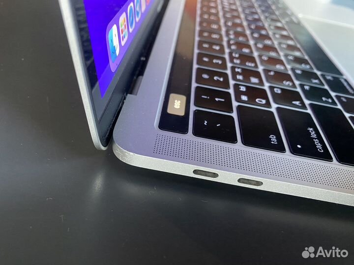 Apple MacBook Pro 13 2016 touch bar