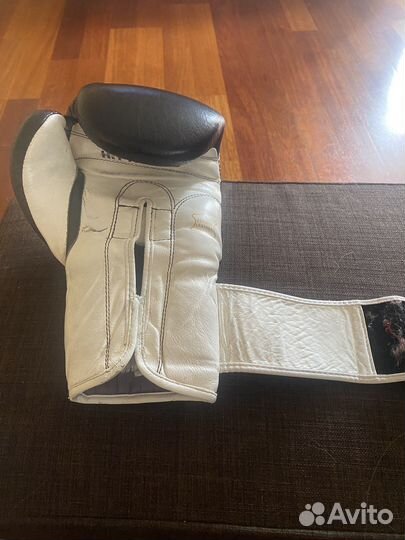 Боксерские перчатки Title