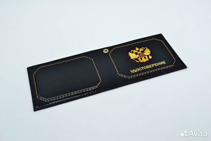 Обложка на удостоверение с металлическим гербом