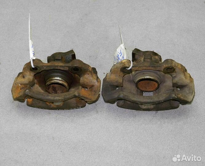 Суппорт передний Audi 80 B3