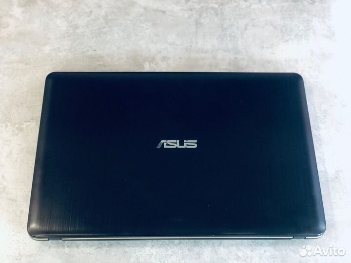 Ноутбук Asus i3-6006U\6gb\GeForce 920MX\SSD