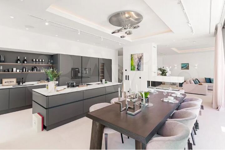 Коттедж 200 м² на участке 10 сот.