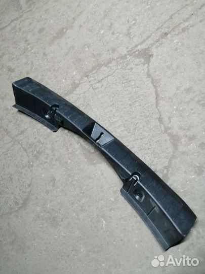 Накладка задней панели багажника для Субару