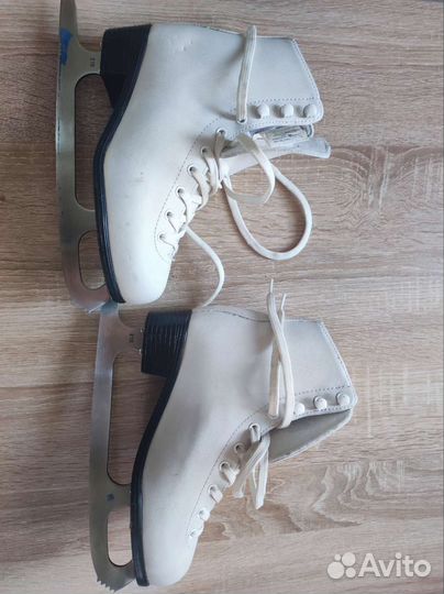 Коньки фигурные женские 34 размер