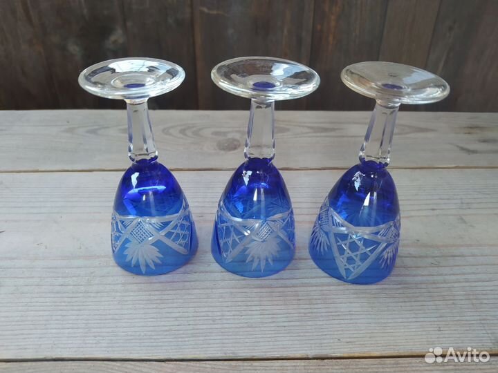Синие хрустальные рюмки