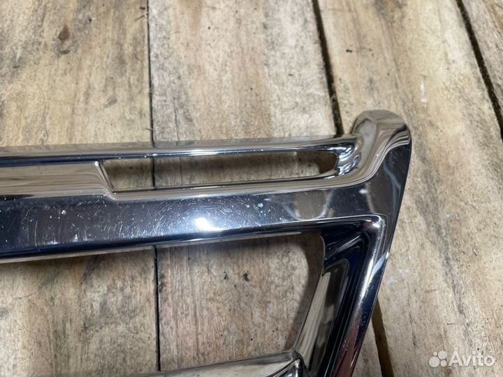 Накладка решетки радиатора Mitsubishi Pajero 4