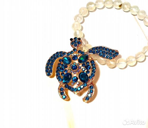 Броши со стразами разные. Подарок музыканту