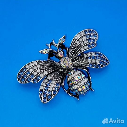 Новая брошь Пчела