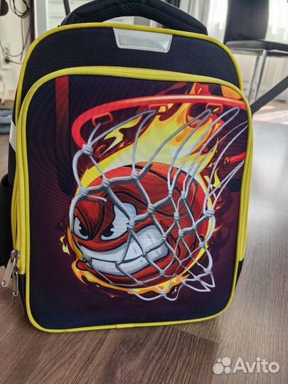 Рюкзак, ранец первокласснику идеален