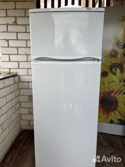 Холодильник атлант, нерабочий,требует ремонта