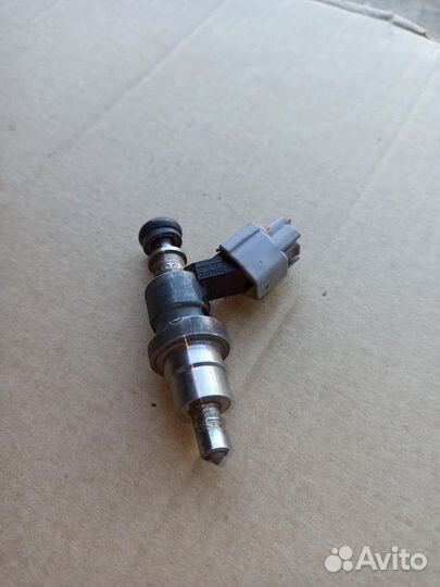 Форсунка Toyota Avensis 2.0, 2.4