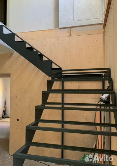 Лестницы г-образные под ключ