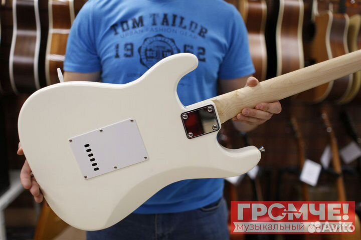 Электрогитара стратокастер Fabio st200 White