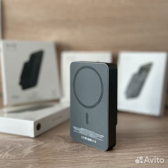 Повербанк с беспроводной зарядкой 10000