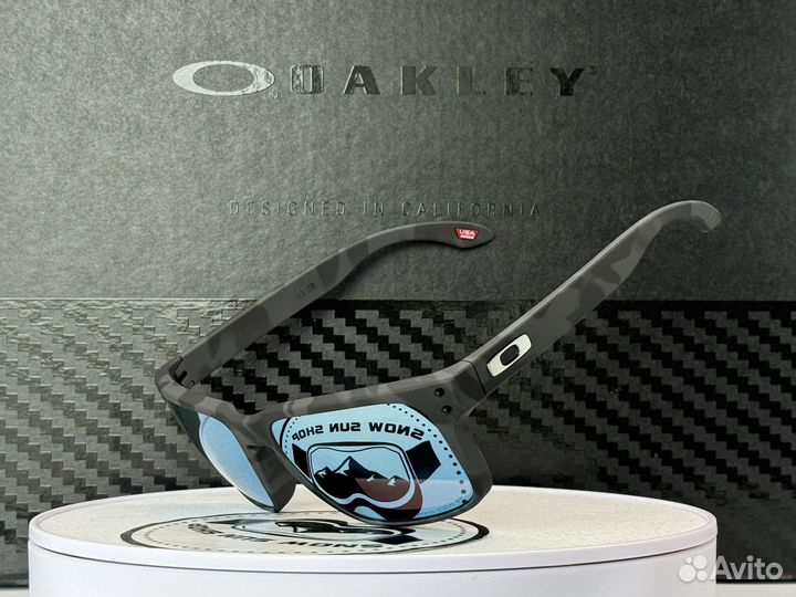 Солнцезащитные очки Oakley Holbrook Deep Water