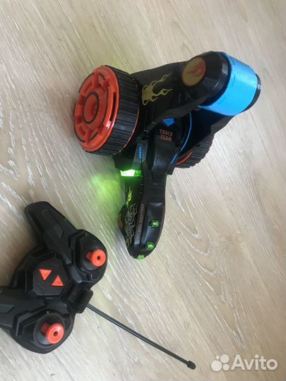 Hotweels трюковая машинка-перевертыш