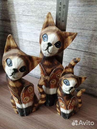 Статуэтки кошек из дерева