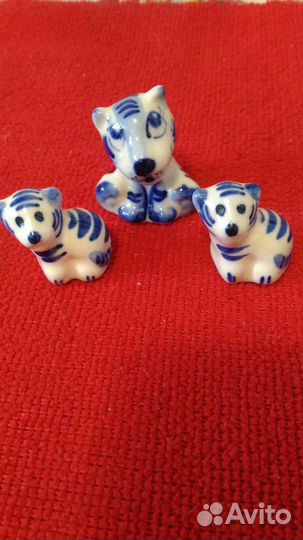Фарфор. Гжель. Тигрята-миниатюры