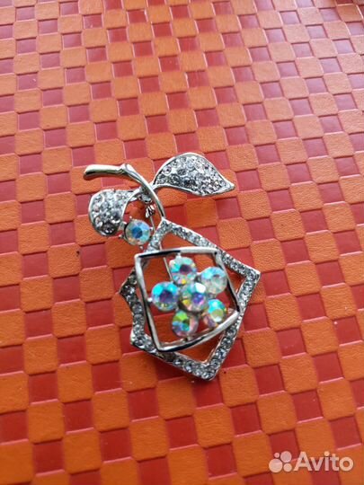 Броши новые