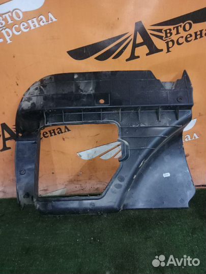 Обшивка багажника правая Ваз 213100 21214 2011
