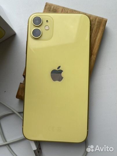 iPhone 11, 64 ГБ