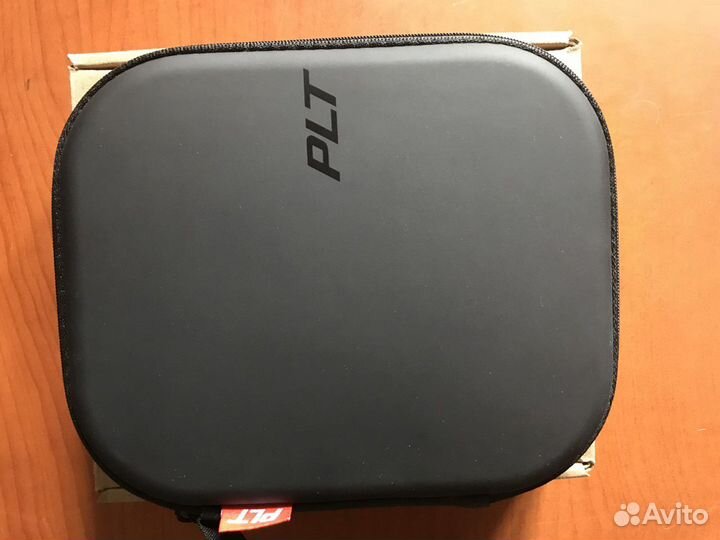 Беспроводная гарнитура Plantronics Voyager 6200 UC