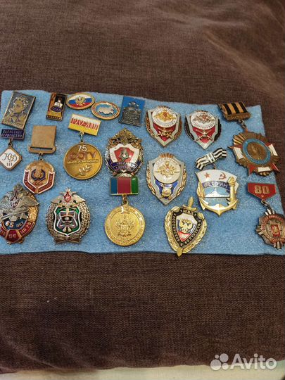 Значки разные тяж. мет