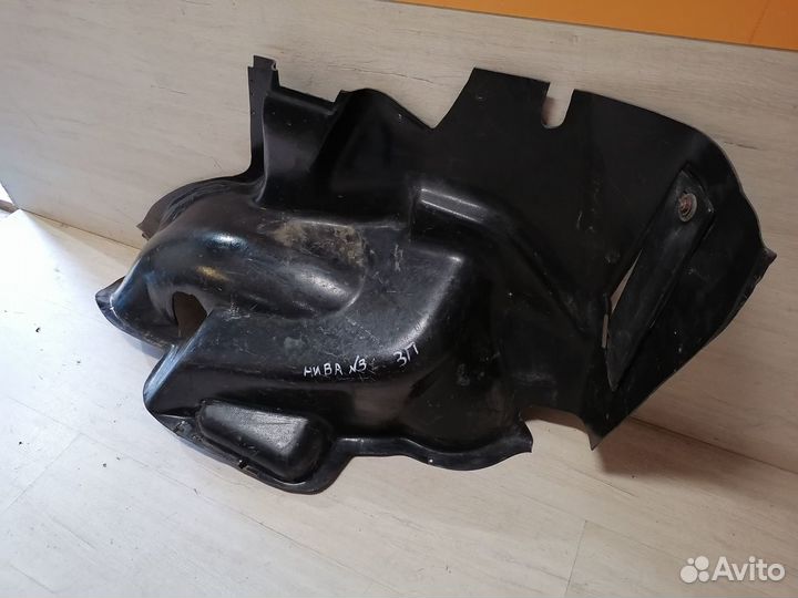 Обшивка багажника крышки Chevrolet Niva
