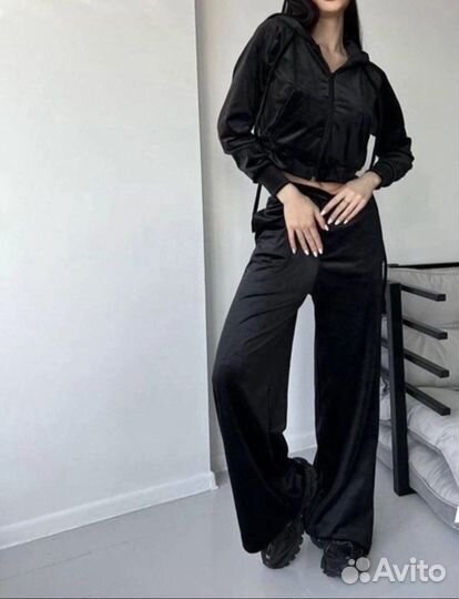 Спортивный костюм женский