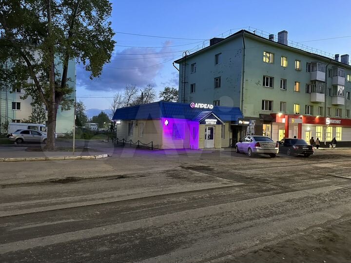 Помещение на красной линии (93,6 м2)