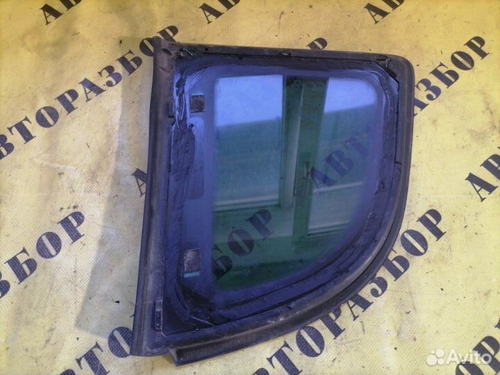 Стекло кузовное глухое заднее правое Peugeot 3008
