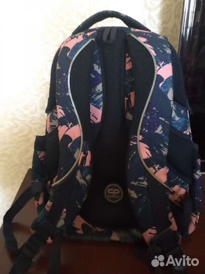 Вместительный рюкзак для девочки