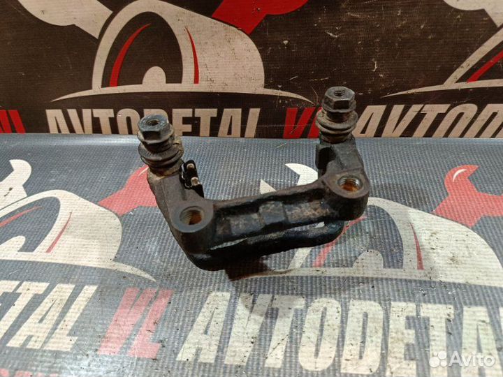 Скоба суппорта задняя левая Opel Astra H 3