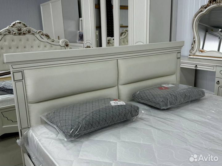 Спальный гарнитур