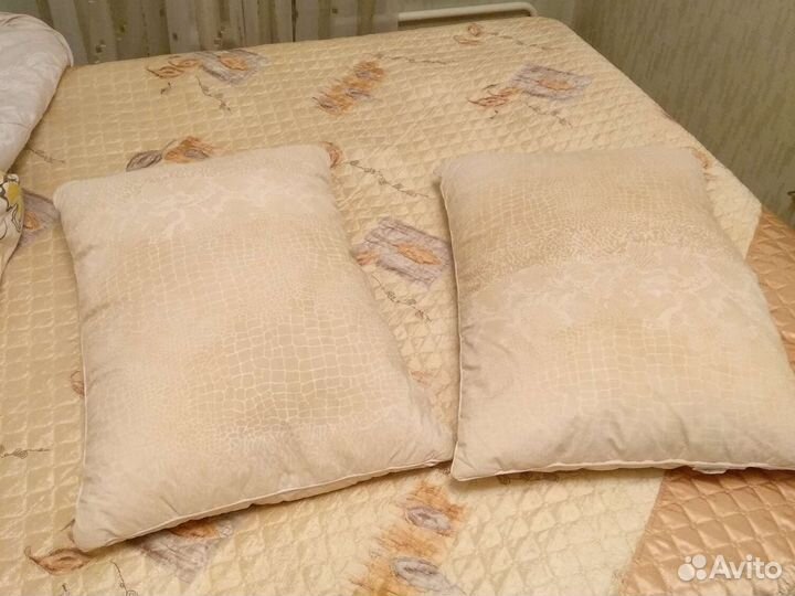 Одеяла и подушки