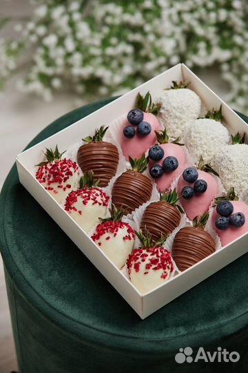 Подарочная коробка с ягодами в шоколаде