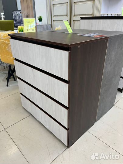 Комод выставочный