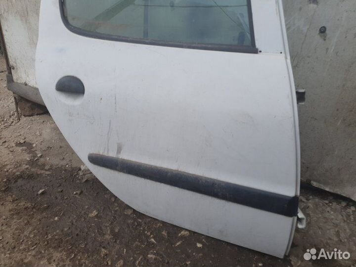 Дверь задняя правая Peugeot 206
