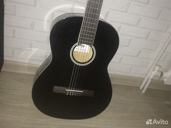 Акустическая гитара