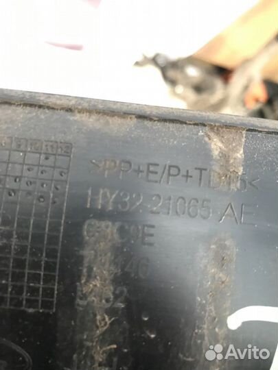 Молдинг двери передний левый Land Rover Discovery