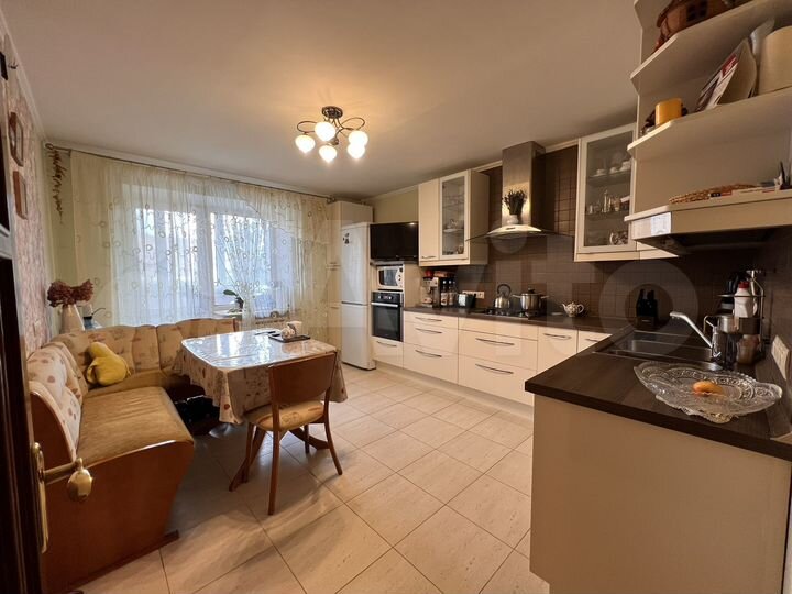 3-к. квартира, 101 м², 3/11 эт.