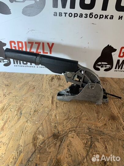 Рычаг стояночного тормоза Volkswagen Golf 1K BSE