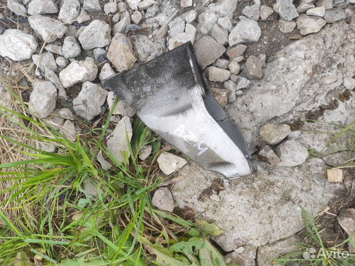 Кронштейн Volkswagen Passat B5 2.0