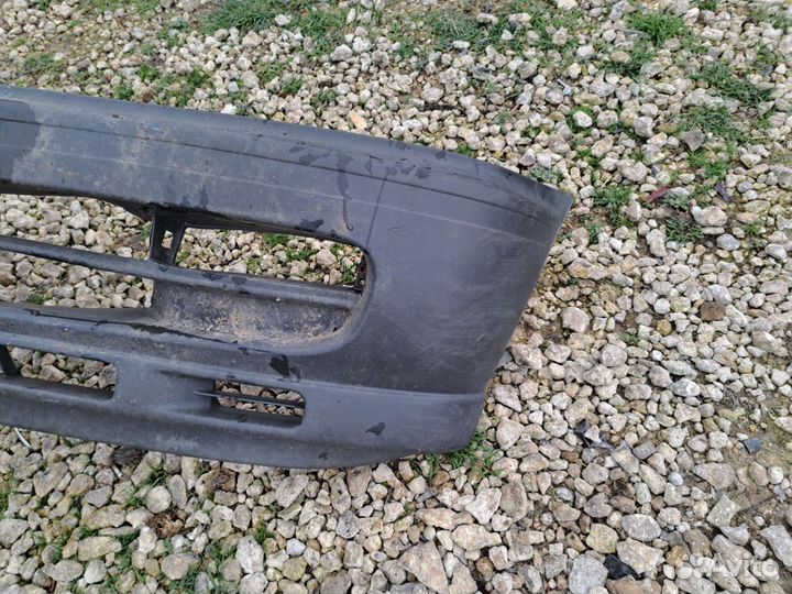 Бампер передний на Nissan Serena c23